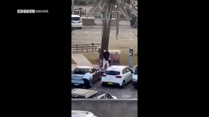 Omstander overmeestert een van de schutters op Bondi Beach in Australië