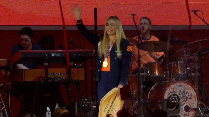 Jutta Leerdam gehuldigd in TeamNL-huis in Milaan