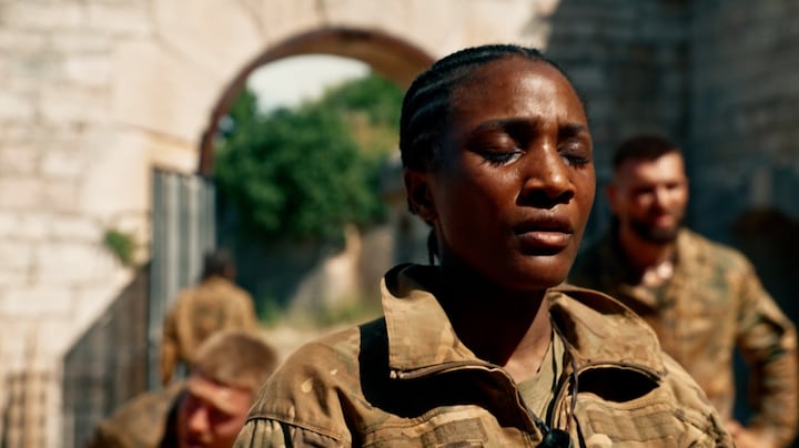 Cherry-Ann Person uit kritiek op opdrachten in Special Forces VIPS
