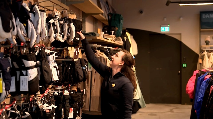 Winterse koopgekte: mutsen, sleeën en schaatsen vliegen over de toonbank 