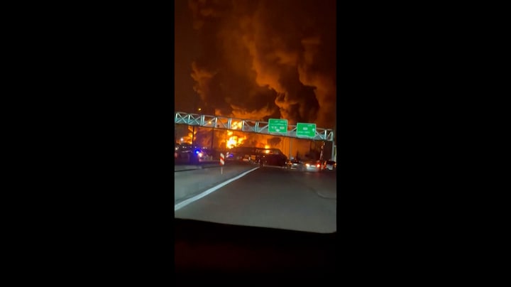 Grote brand in Teheran na Israëlische aanval op oliedepots