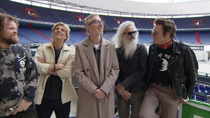 DI-RECT grootste productie ooit in de Kuip: 'Kicken als Haags bandje'