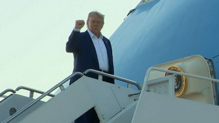 Donald Trump in viaggio verso l'Aia a bordo dell'Air Force One