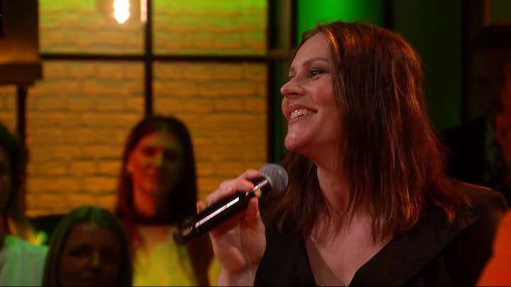 Floor Jansen zingt het eerste nummer van haar soloalbum ‘My Paragon’