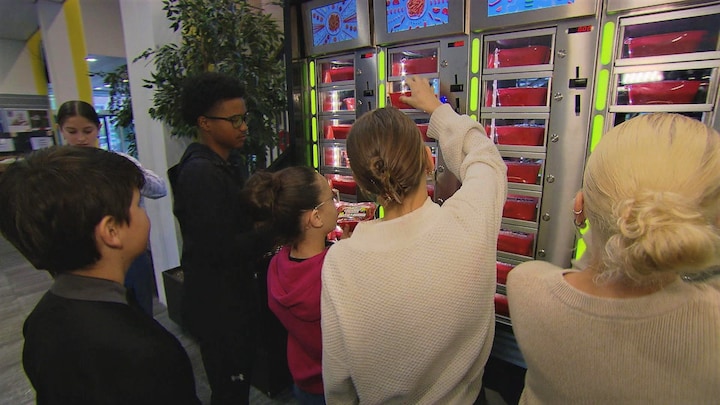 Geen kroketten maar gezonde maaltijden uit snackmuur Rotterdamse school