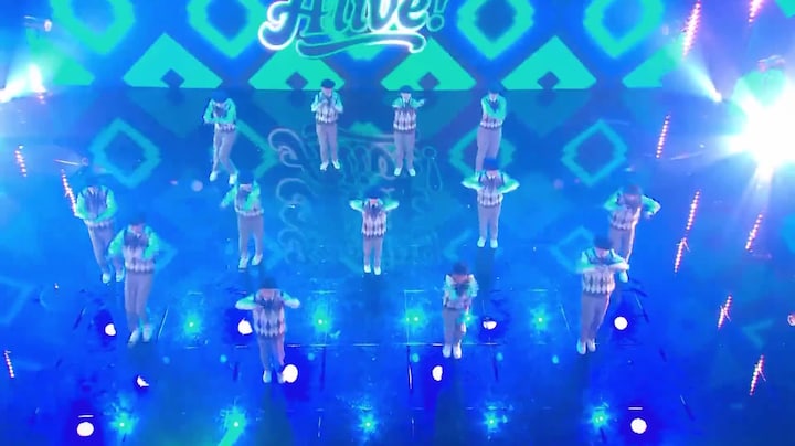 De jonge dansers Lil' Unity krijgen een staande ovatie voor funky halve finale-act! 