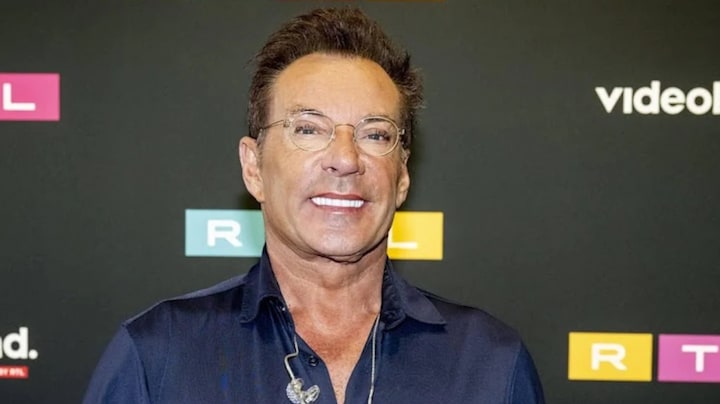 Gerard Joling snapt niks van moderne apparaten in hotelkamer: 'Wilde je daar je haar mee föhnen?'