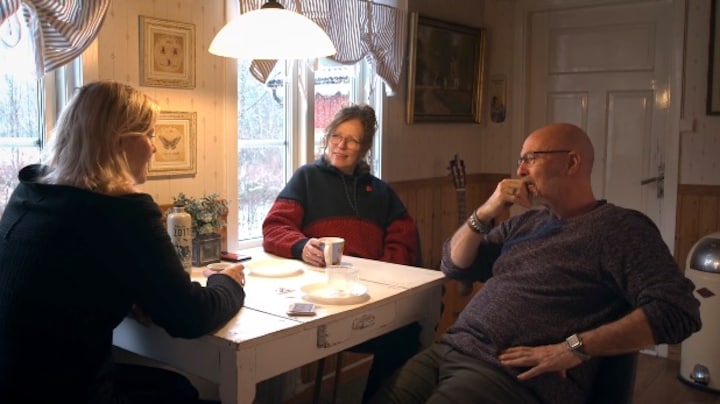 Bezoek van Robins vriendin zorgt voor vragen bij Jolijn: 'Hoe zit dat met die twee?'