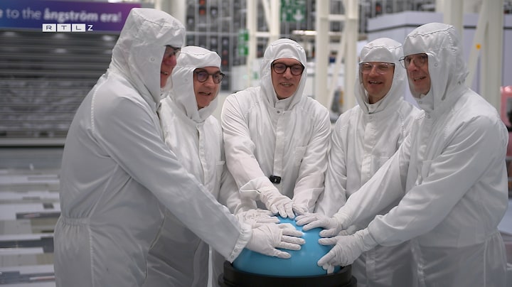 'Dit is de toekomst': nieuwste chipmachine ASML in België onthaald