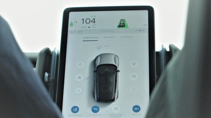 Verplichte piepjes en een zwarte doos: zo wordt autorijden veiliger
