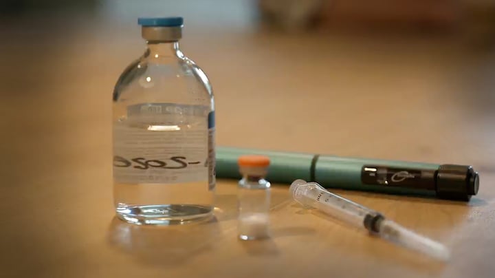 Julia koopt illegaal 'Reta' om kilo's kwijt te raken, ondanks waarschuwingen