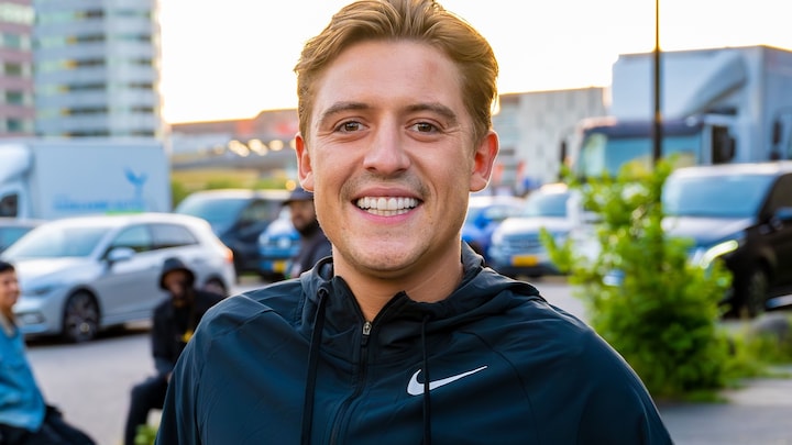 Lil Kleine hint op nieuwe relatie met bekende zangeres: 'Hebben het gezellig'