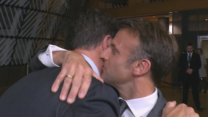 Bromance tussen Rutte en Macron in Brussel