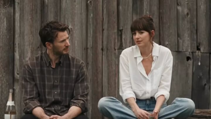 Keuzestress voor Dakota Johnson door twee mannen in romcom