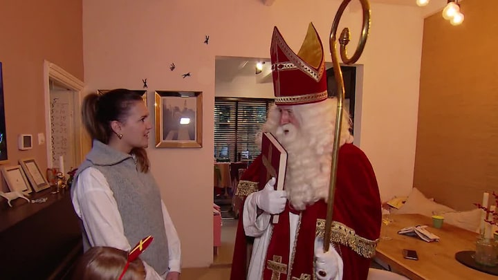Sinterklaas op bezoek bij actrice Marly van der Velden