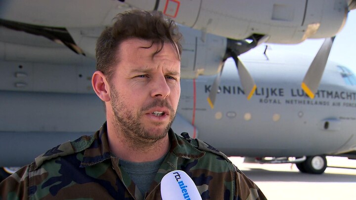 Nederlandse militairen evacueren mensen uit Soedan: 'Ze zijn gespannen en dankbaar'