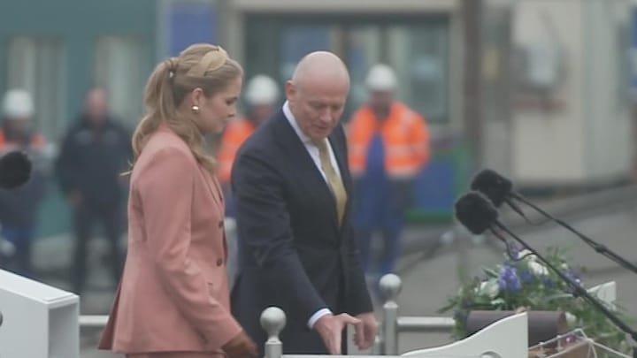 Amalia wat ongemakkelijk bij eerste soloklus: 'Mag ik het nu uitspreken?'