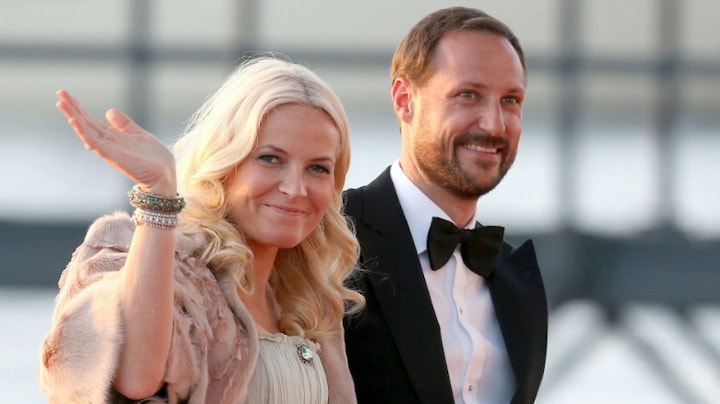 Kroonprinses Mette-Marit heeft 'moeilijk jaar' door zoon: 'Hel voor haar'