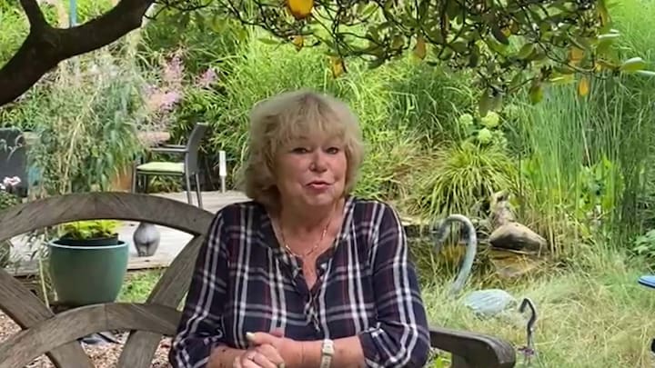 Tineke de Nooij op 81-jarige leeftijd terug op de radio: 'Alleen maar leuke reacties'
