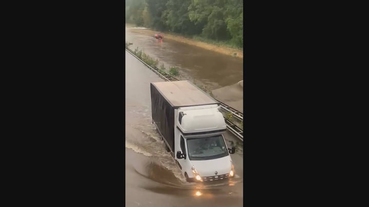 Hoosbui legt verkeer op en om A1 compleet lam